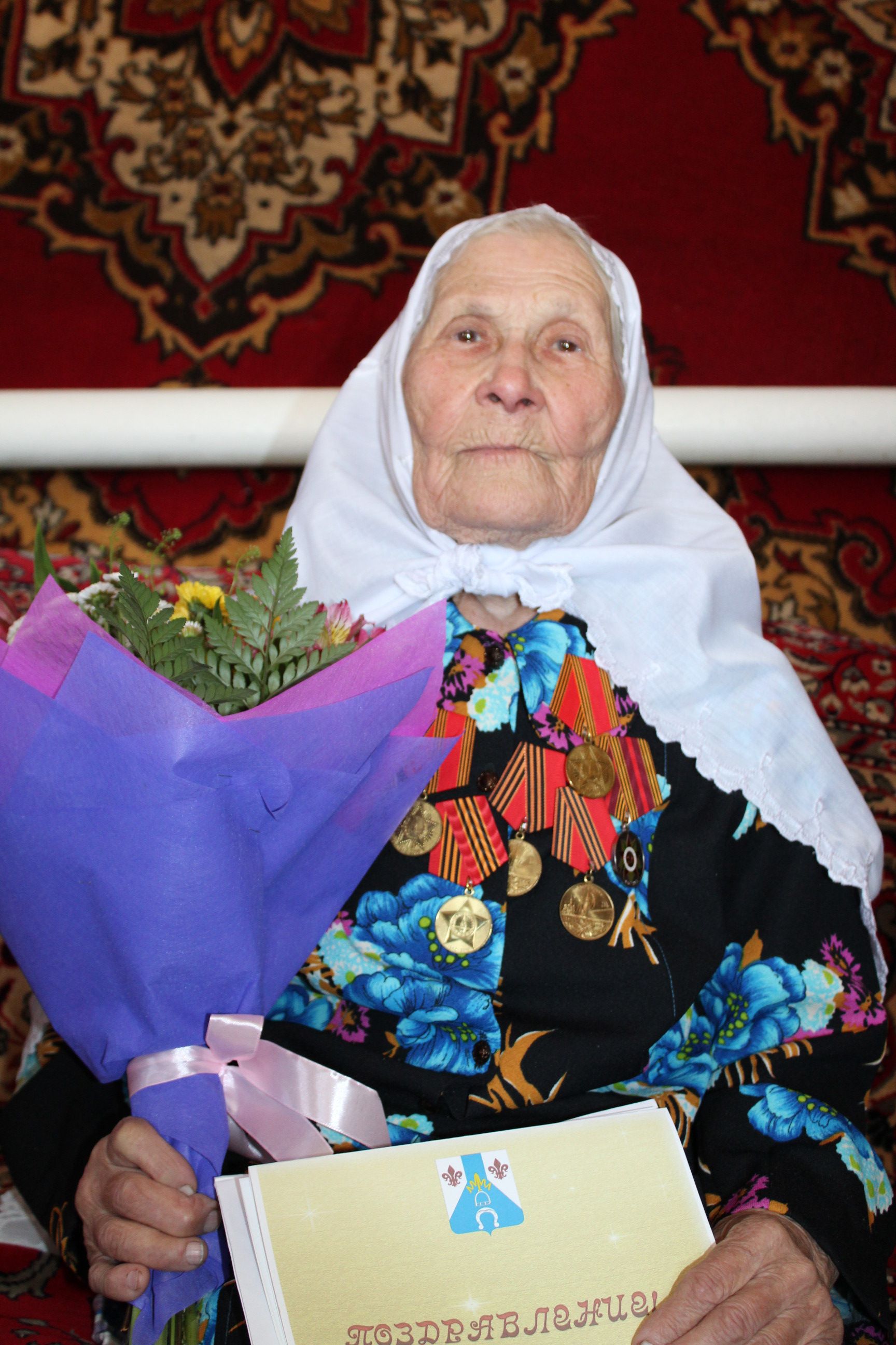 90-летний юбилей отметила ветеран труда и тыла Хамдениса Нигматуллина, проживающая в Бизяках