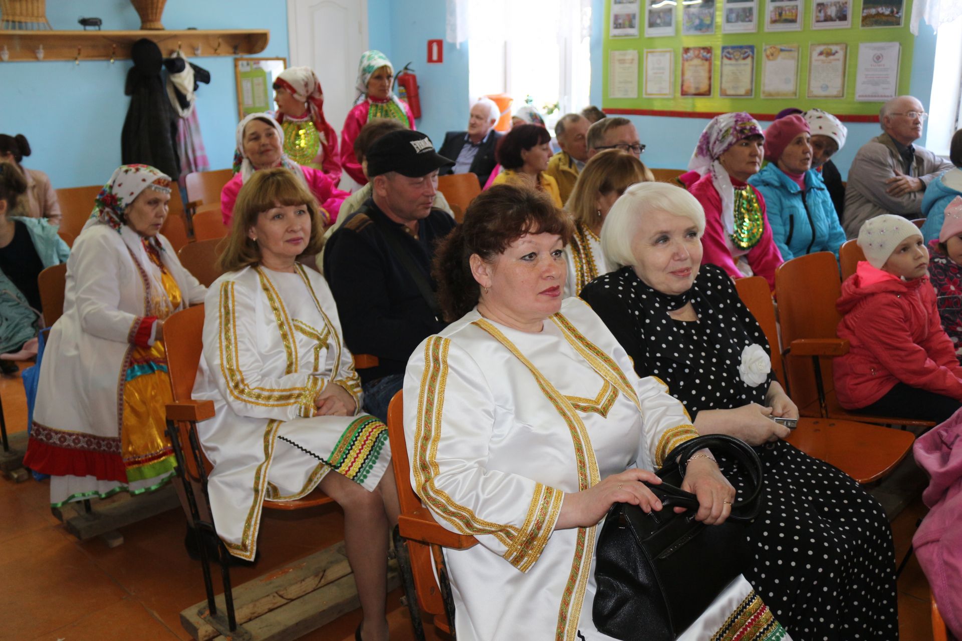 Народный марийский ансамбль "Элнет" принял участие в мероприятиях Алнашского района