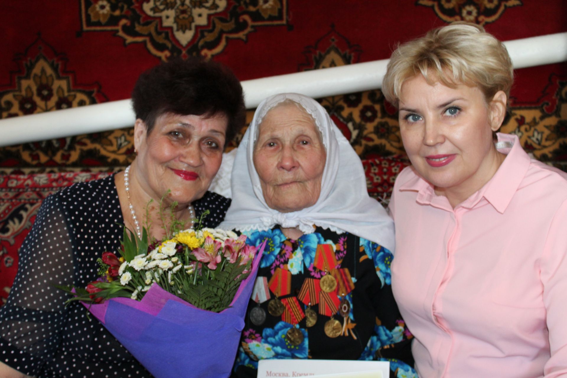 90-летний юбилей отметила ветеран труда и тыла Хамдениса Нигматуллина, проживающая в Бизяках