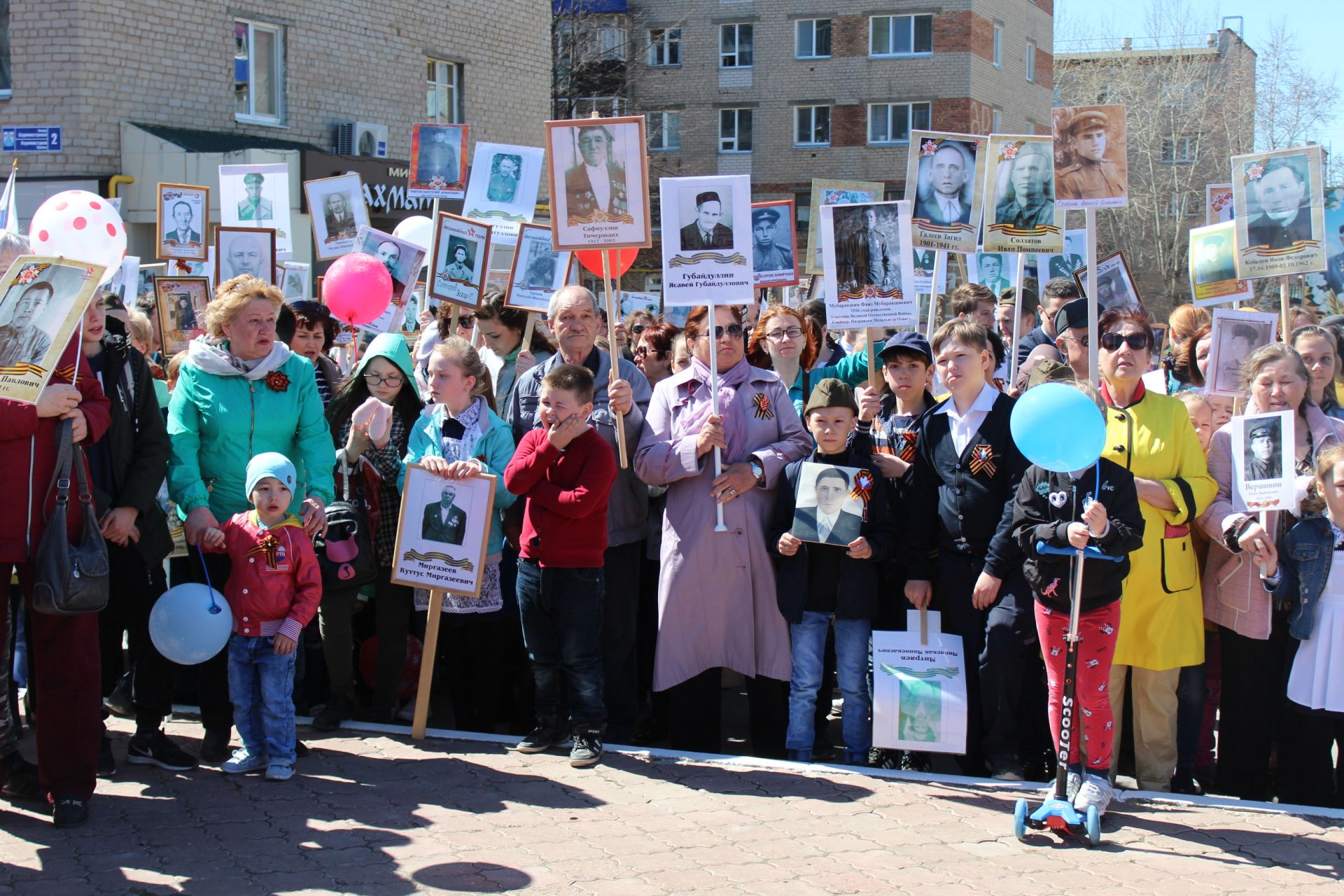 «Бессмертный полк» в Менделеевске : на улицы вышли тысячи горожан