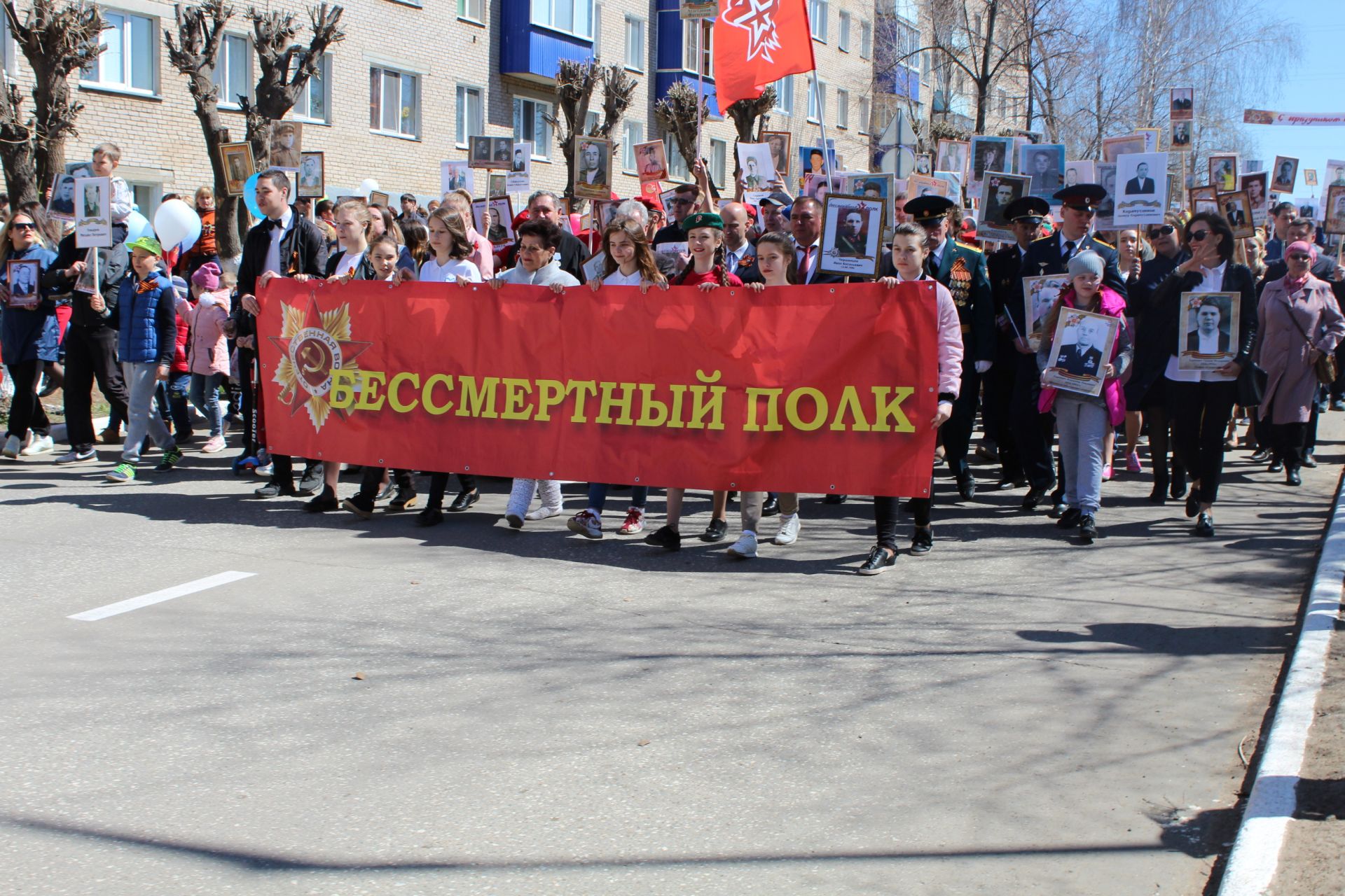 «Бессмертный полк» в Менделеевске : на улицы вышли тысячи горожан