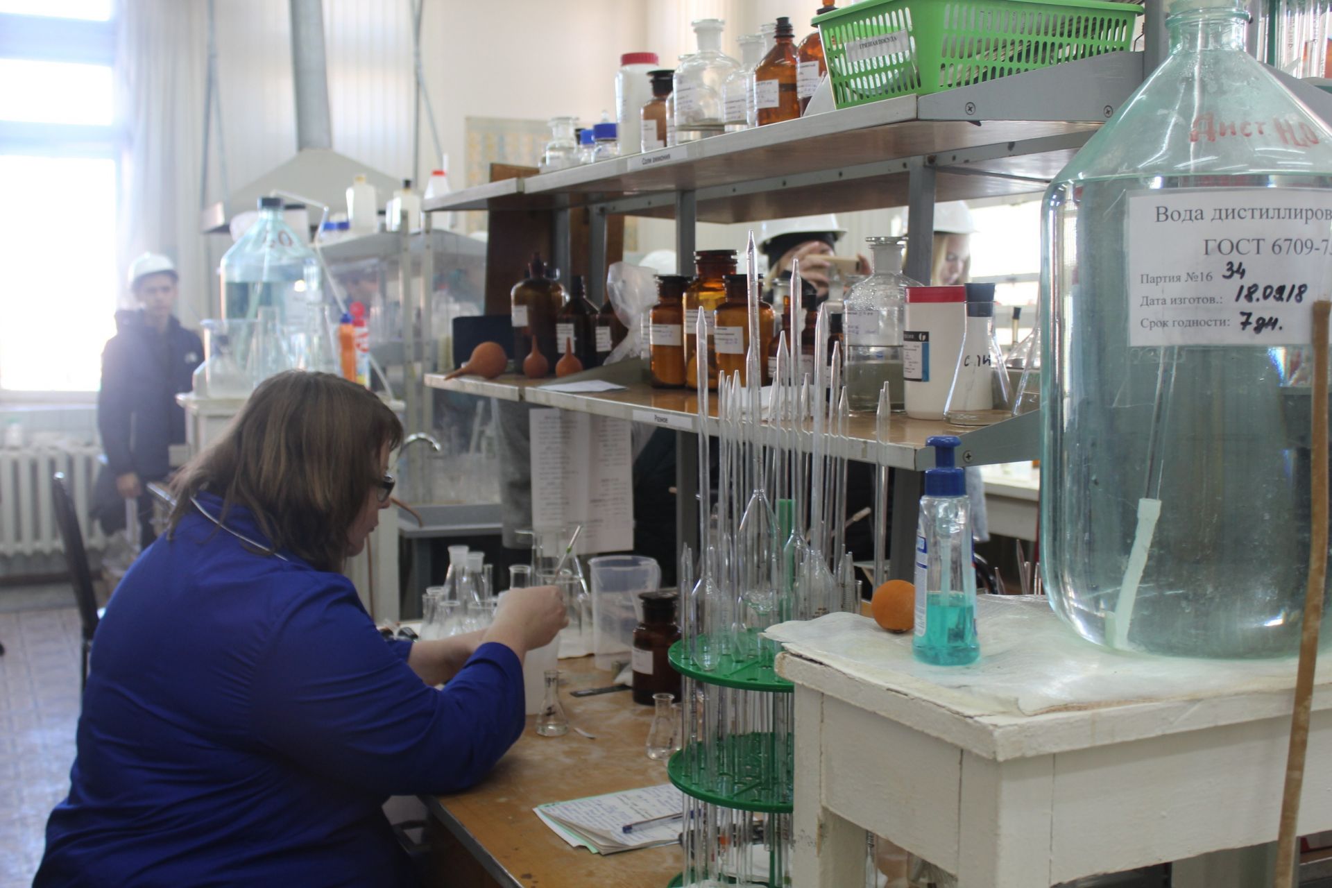 «Мы – будущие химики»: более 60 школьников побывали с экскурсией на заводе имени Карпова