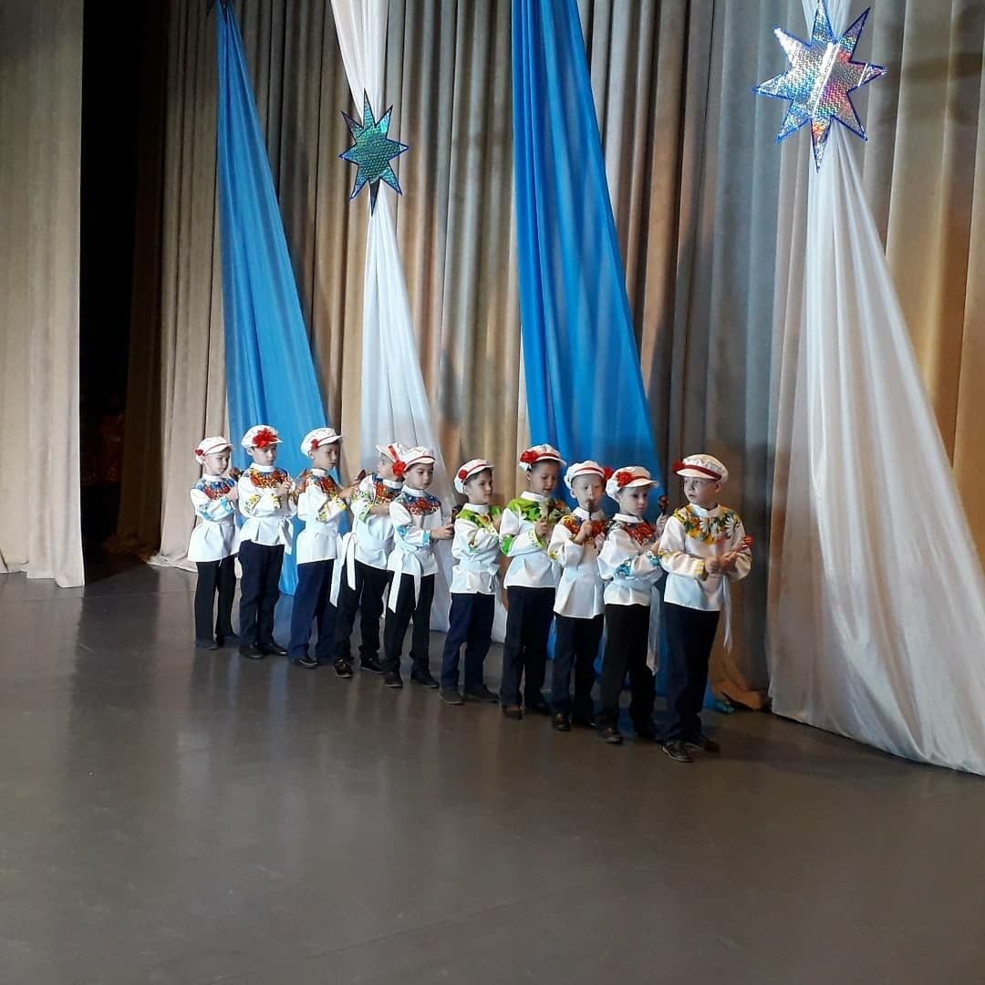 "Ура, каникулы": как в Менделеевске прошёл концерт ансамбля "Кристалл"