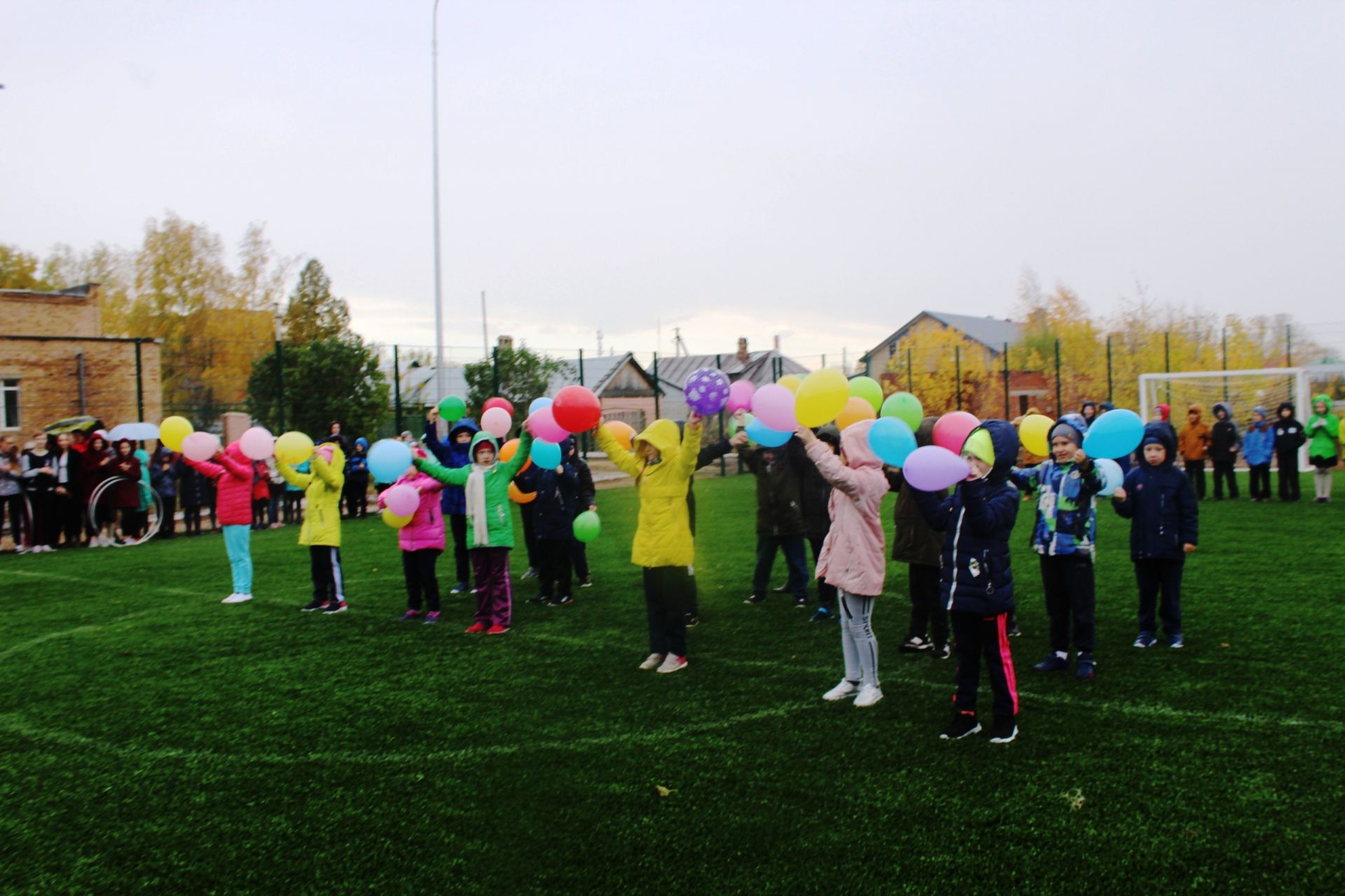В Менделеевске открыли новую школьную спортивную площадку