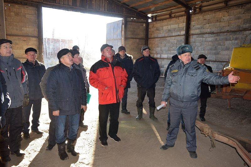 В Менделеевском районе оценили качество постановки сельхозтехники на зимнее хранение