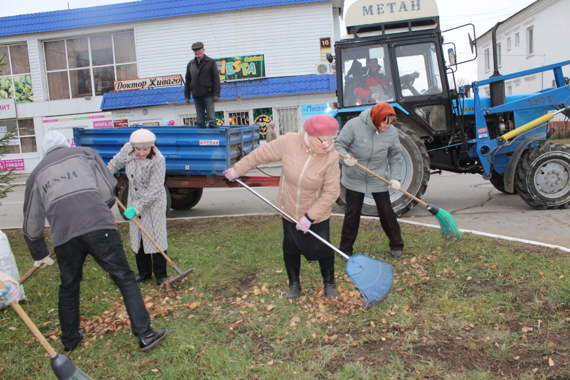 «Время чистоты»: как в Менделеевске прошёл ноябрьский субботник