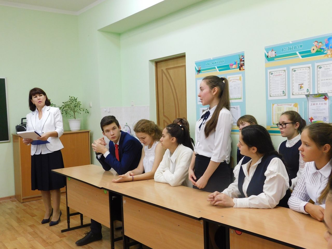 В гимназии Менделеевска прошёл парламентский урок