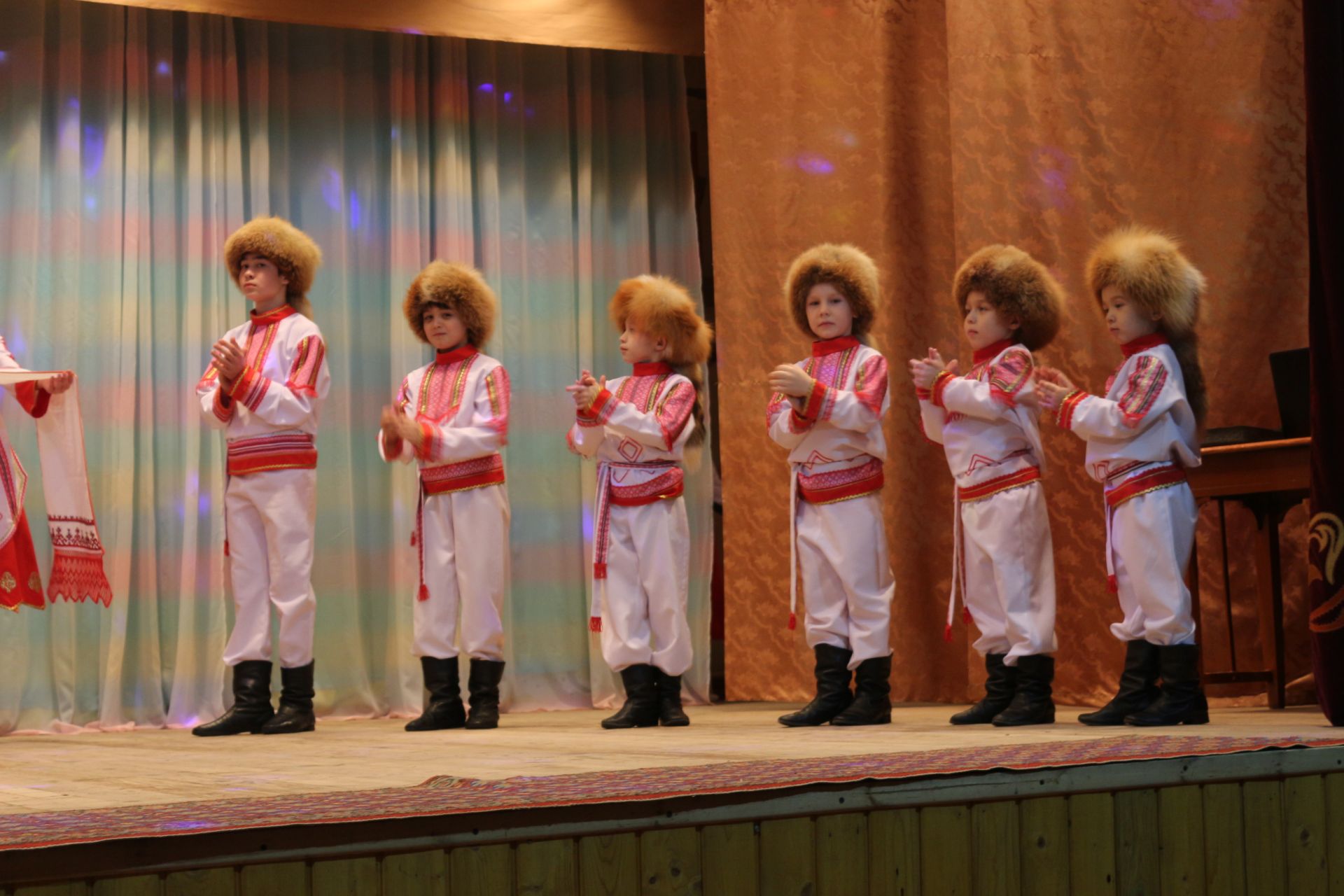 В Менделеевском районе состоялся концерт детского ансамбля танца "Царамис" и вокального ансамбля "АйлетЪ"