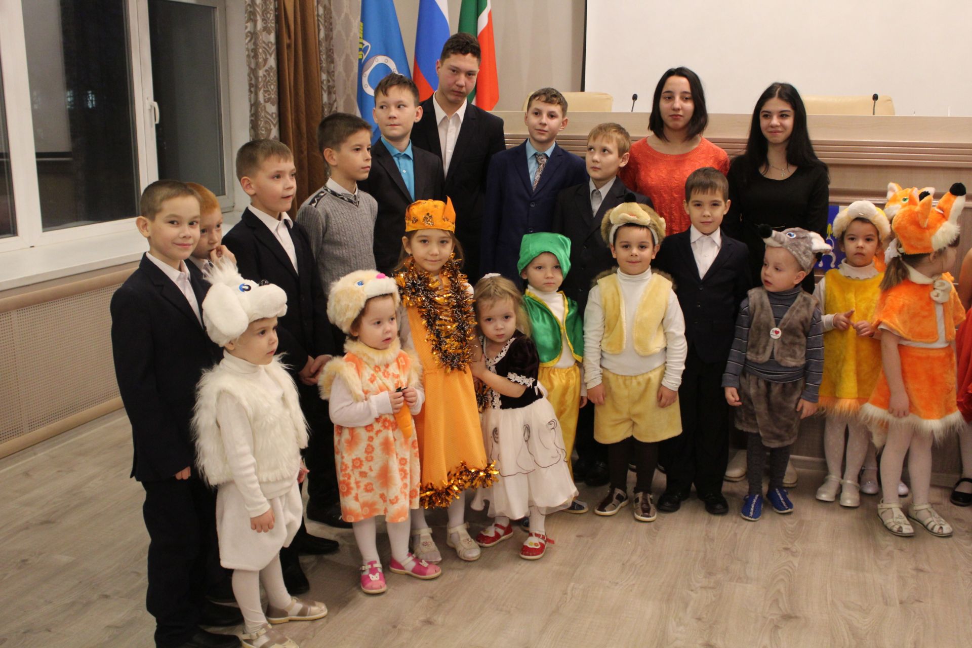 Глава района В. Чершинцев поздравил воспитанников приюта «Камские зори» с наступающим Новым годом