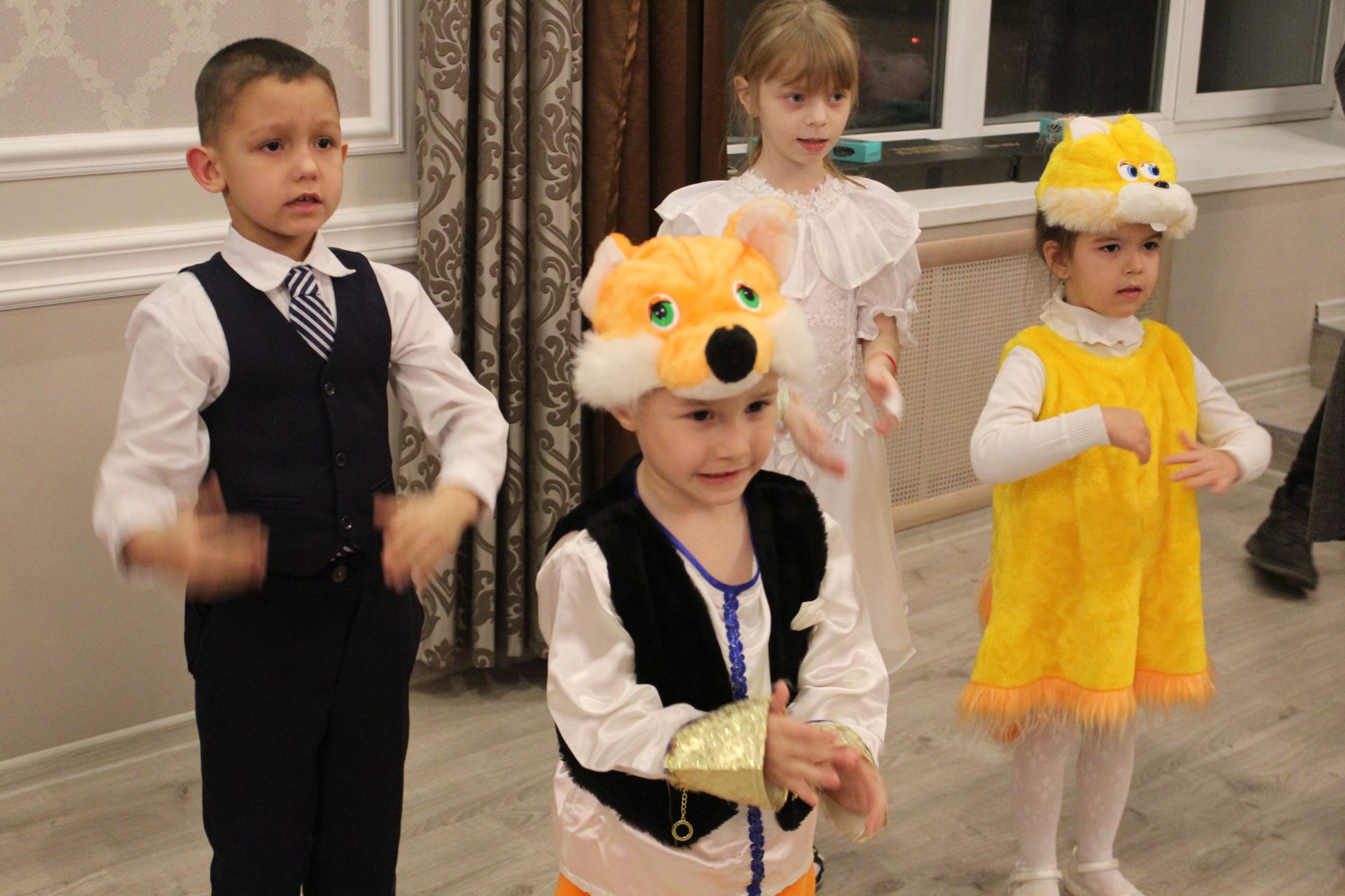 Глава района В. Чершинцев поздравил воспитанников приюта «Камские зори» с наступающим Новым годом