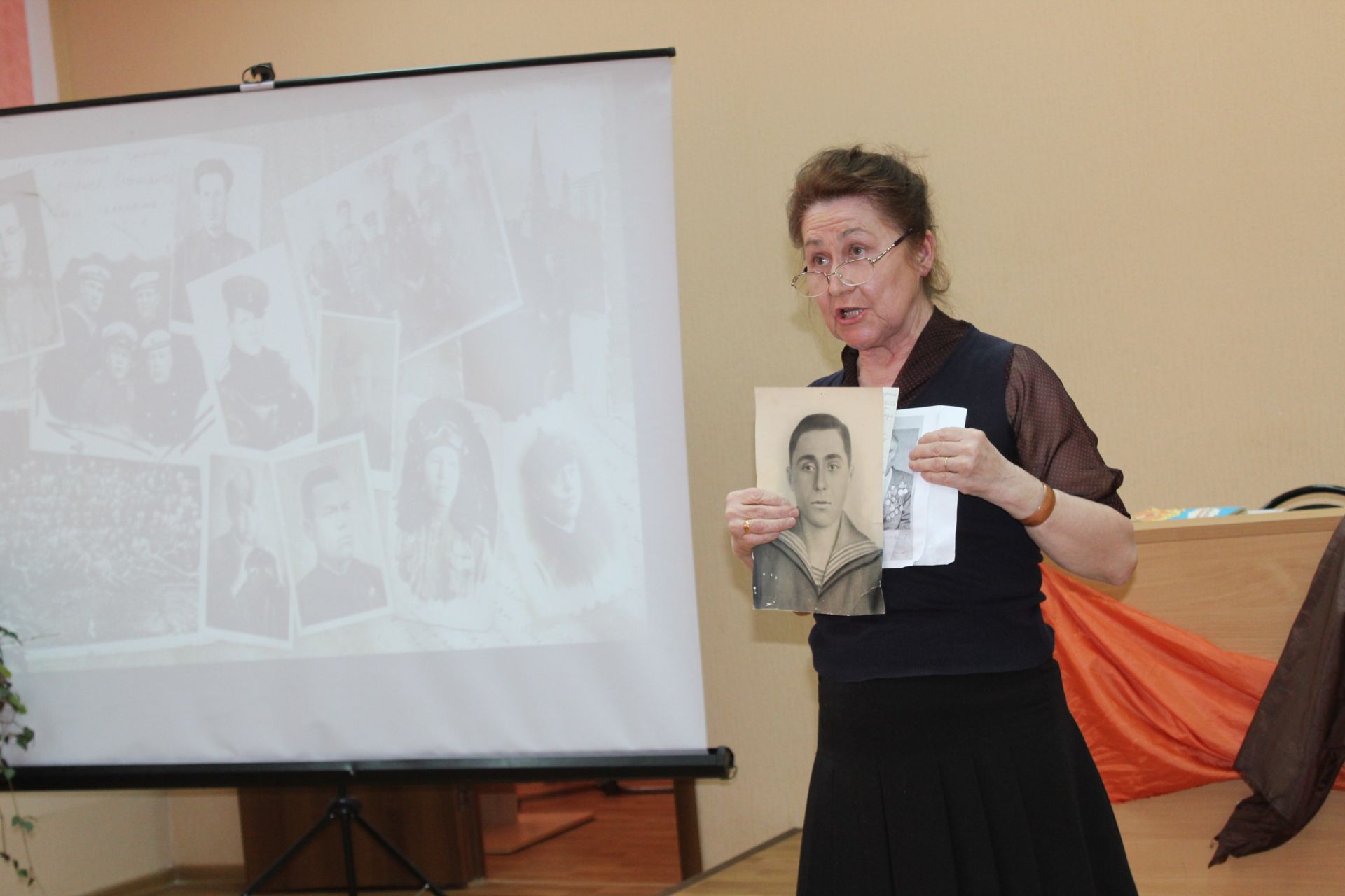 В школе №4 прошло мероприятие "Фотографии из семейного альбома", посвященное к 75-летию Великой Победы