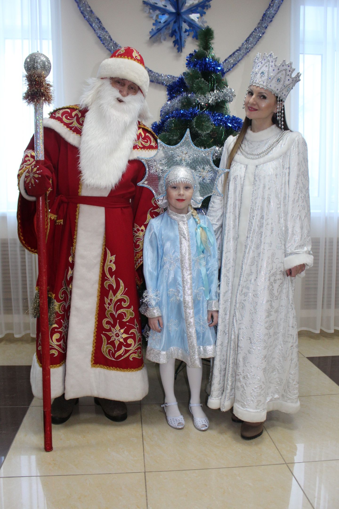 «Дети в стране чудес»: в Менделеевске прошло новогоднее представление для одаренных ребят