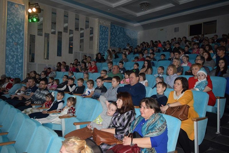 В Менделеевске состоялось новогоднее представление для детей с ограниченными возможностями здоровья