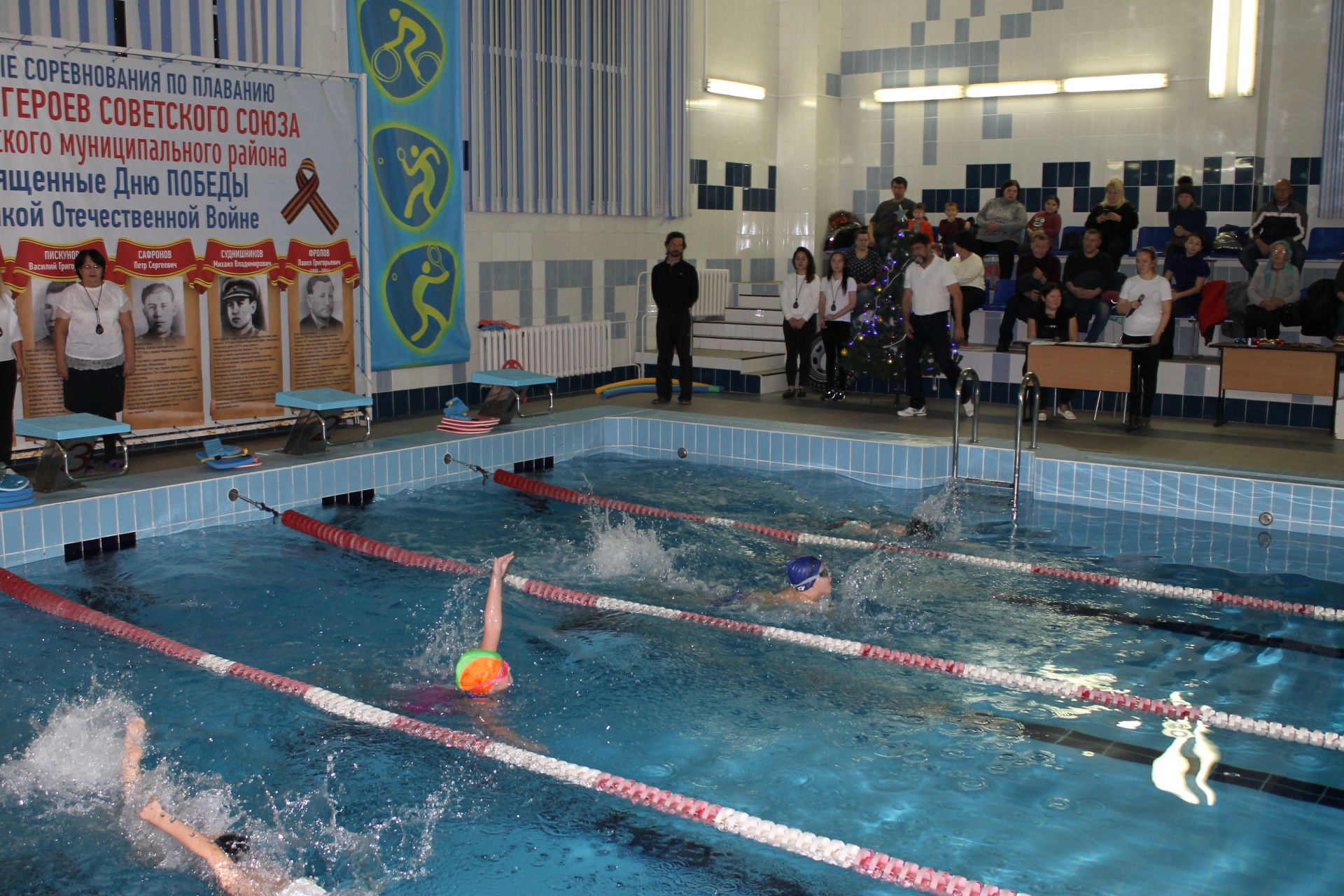 В ОК «Нептун» прошли соревнования по плаванию на призы Деда Мороза