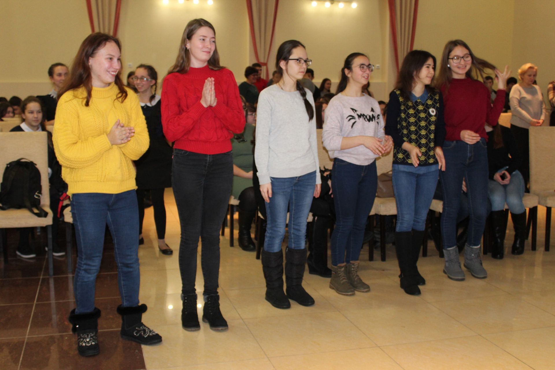 Школьники Менделеевска запустили флешмоб «Танцуй ради жизни»