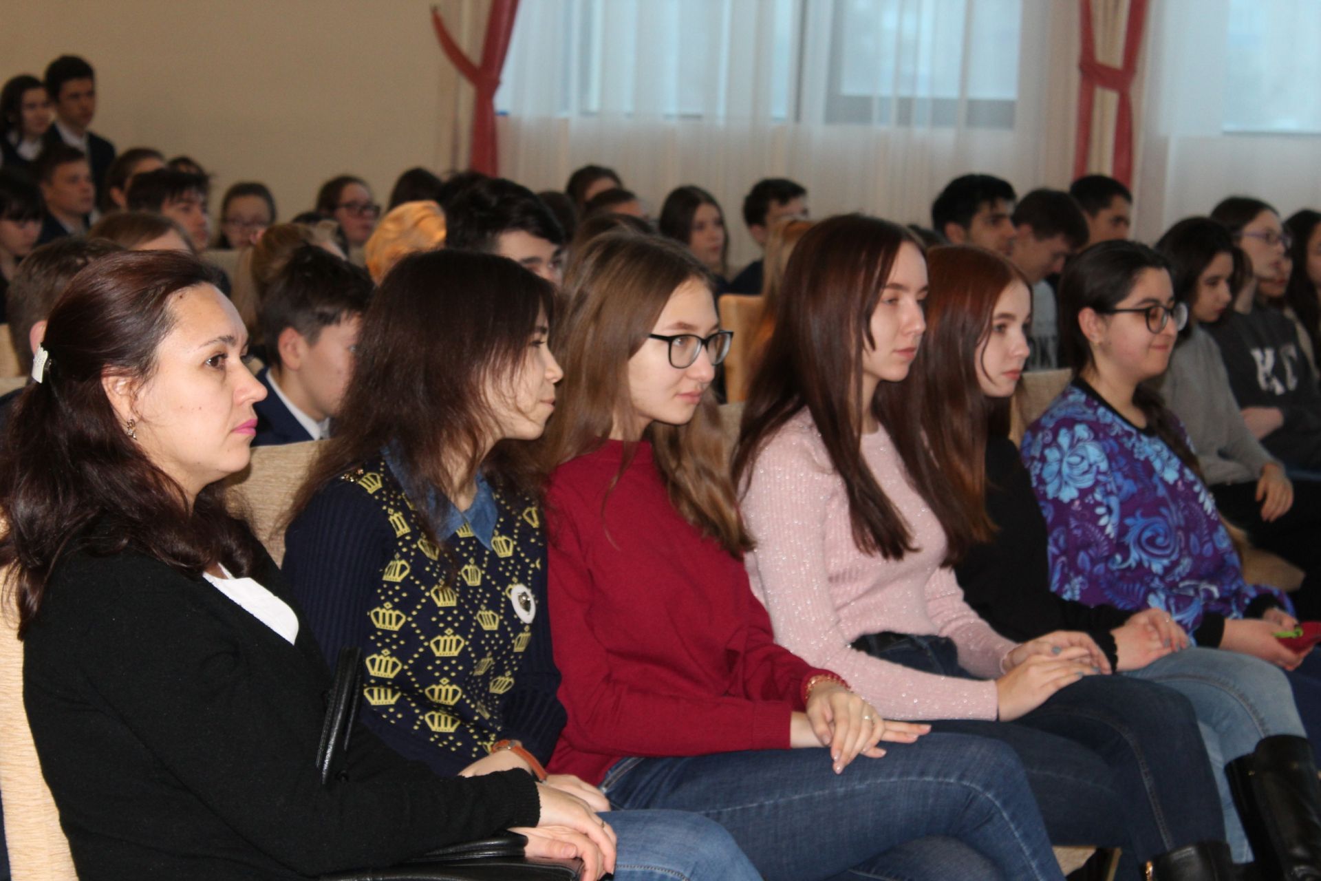 Школьники Менделеевска запустили флешмоб «Танцуй ради жизни»