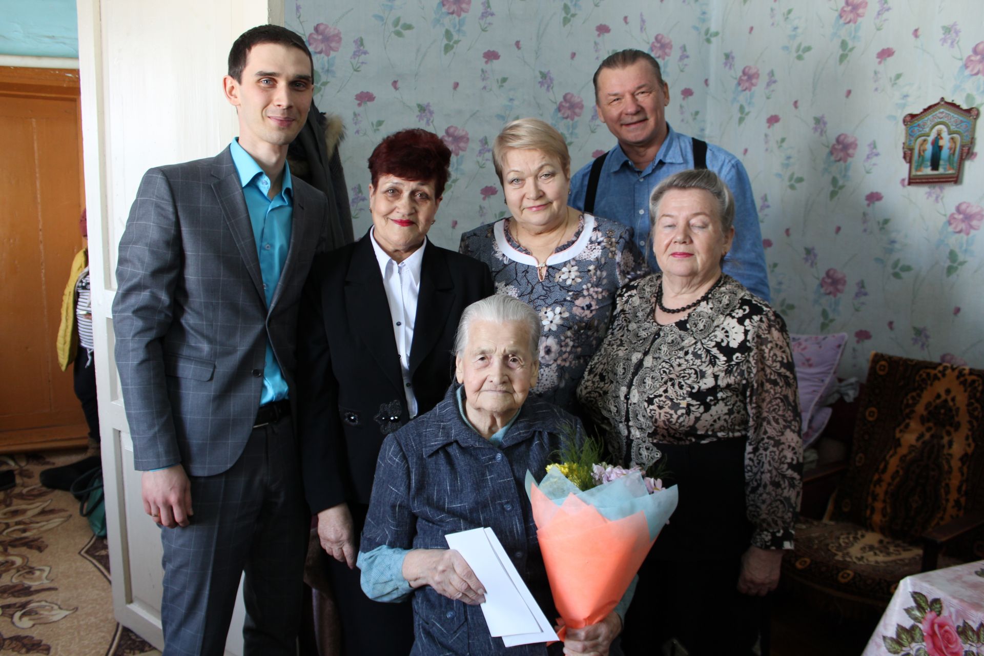 Жительница Менделеевска Ираида Шишкина отметила 95-летие
