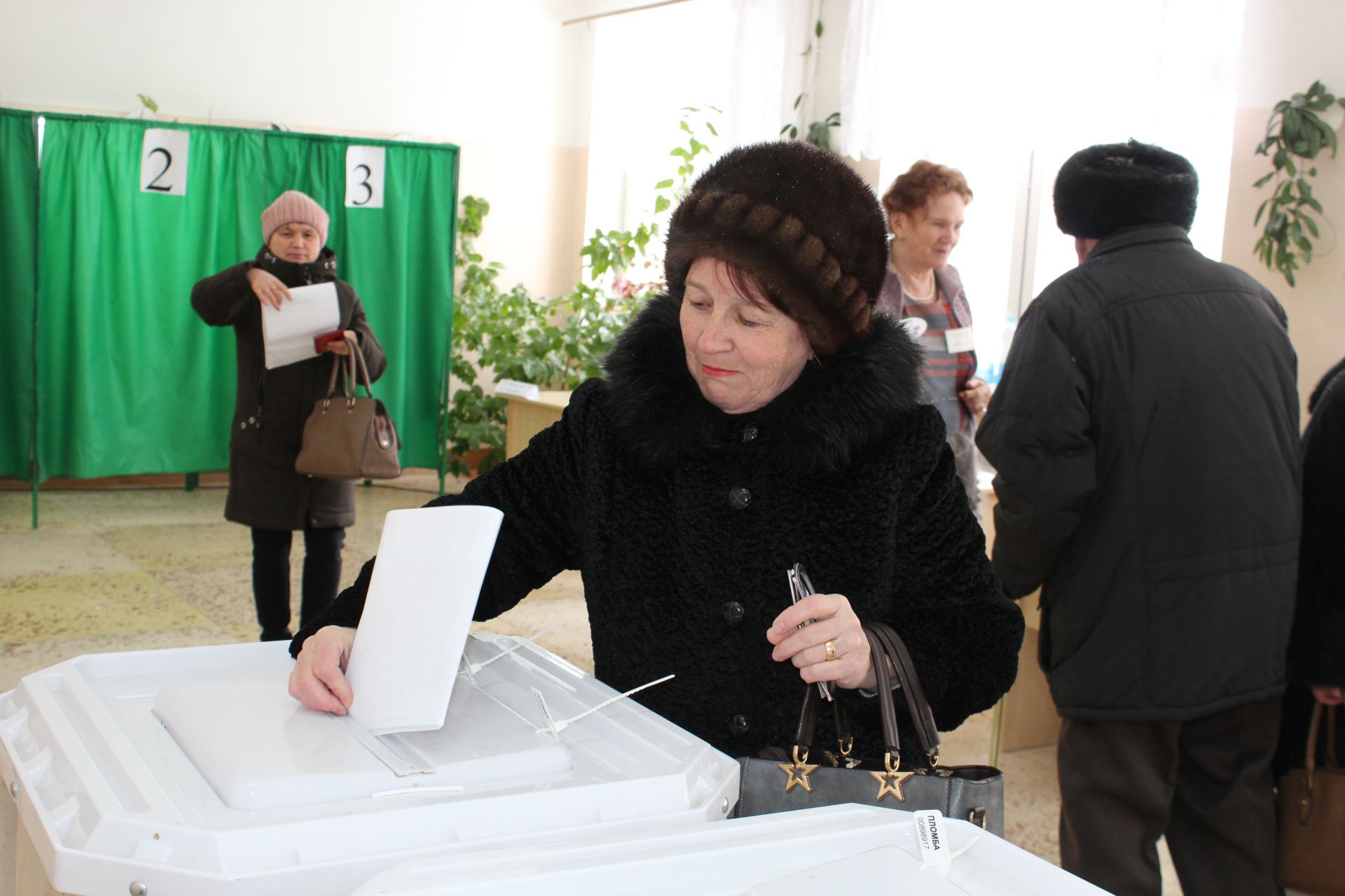 Почетные жители города активно голосуют на выборах