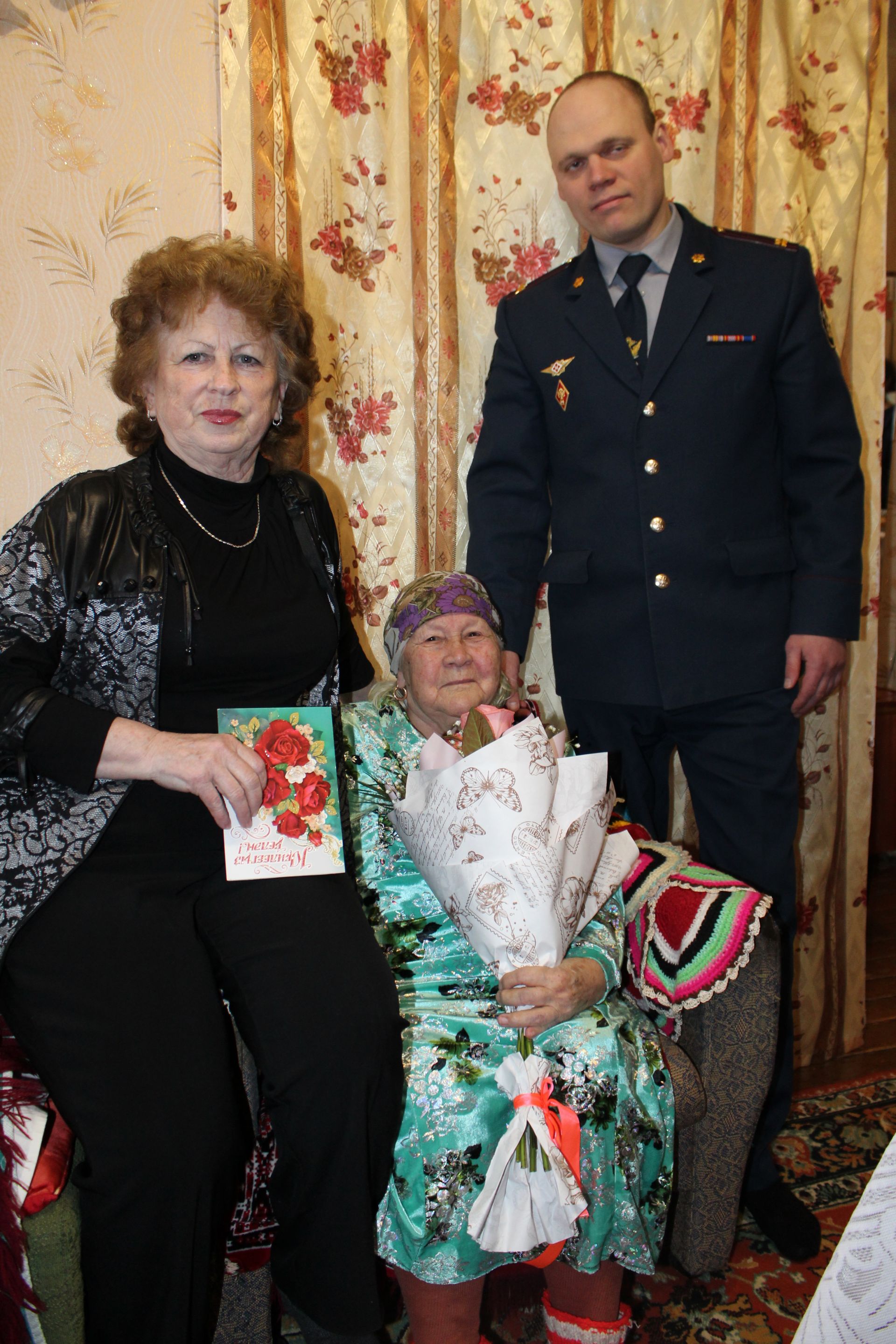 Жительница Менделеевска Назия Хазеева отметила 90-летие