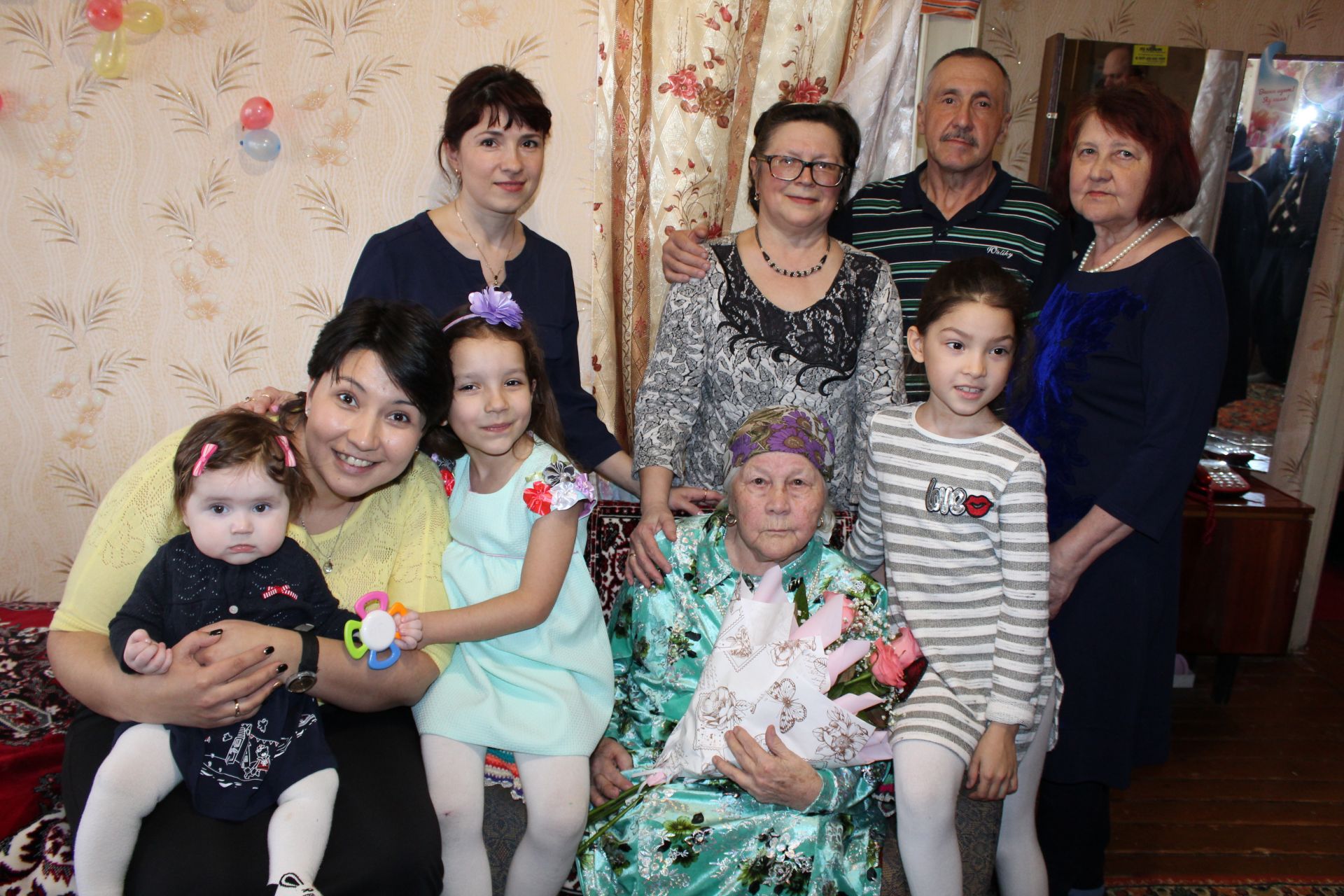 Жительница Менделеевска Назия Хазеева отметила 90-летие