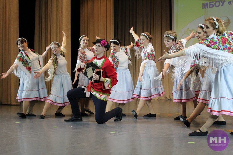 В Менделеевске фестиваль народного творчества стартовал с учителей