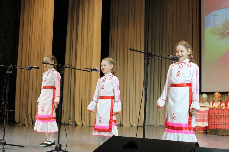 Творческие коллективы Менделеевска выступили перед жителями с отчетным концертом