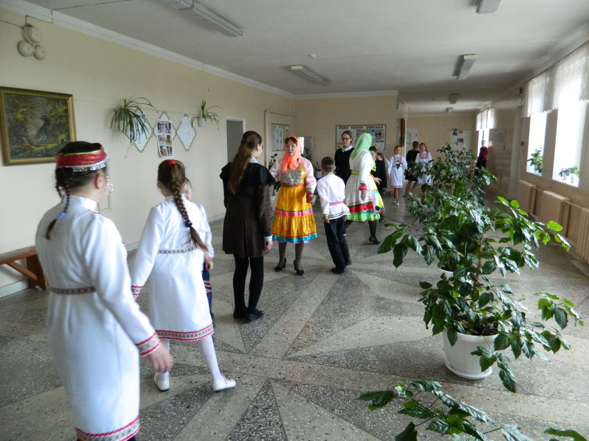 Менделеевских школьников познакомили с особенностями марийского костюма