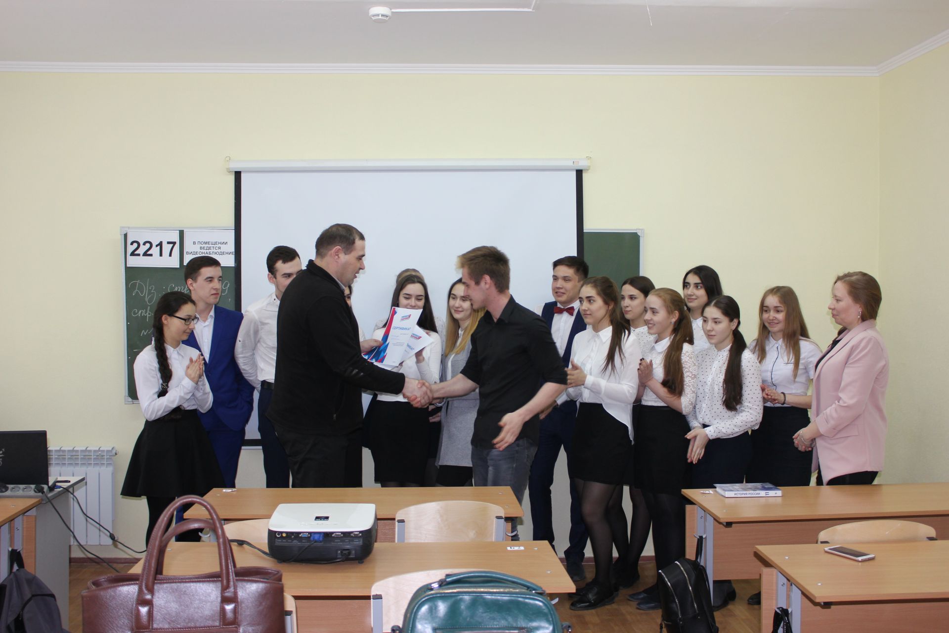 В менделеевской школе прошла политическая игра "КВИЗ"