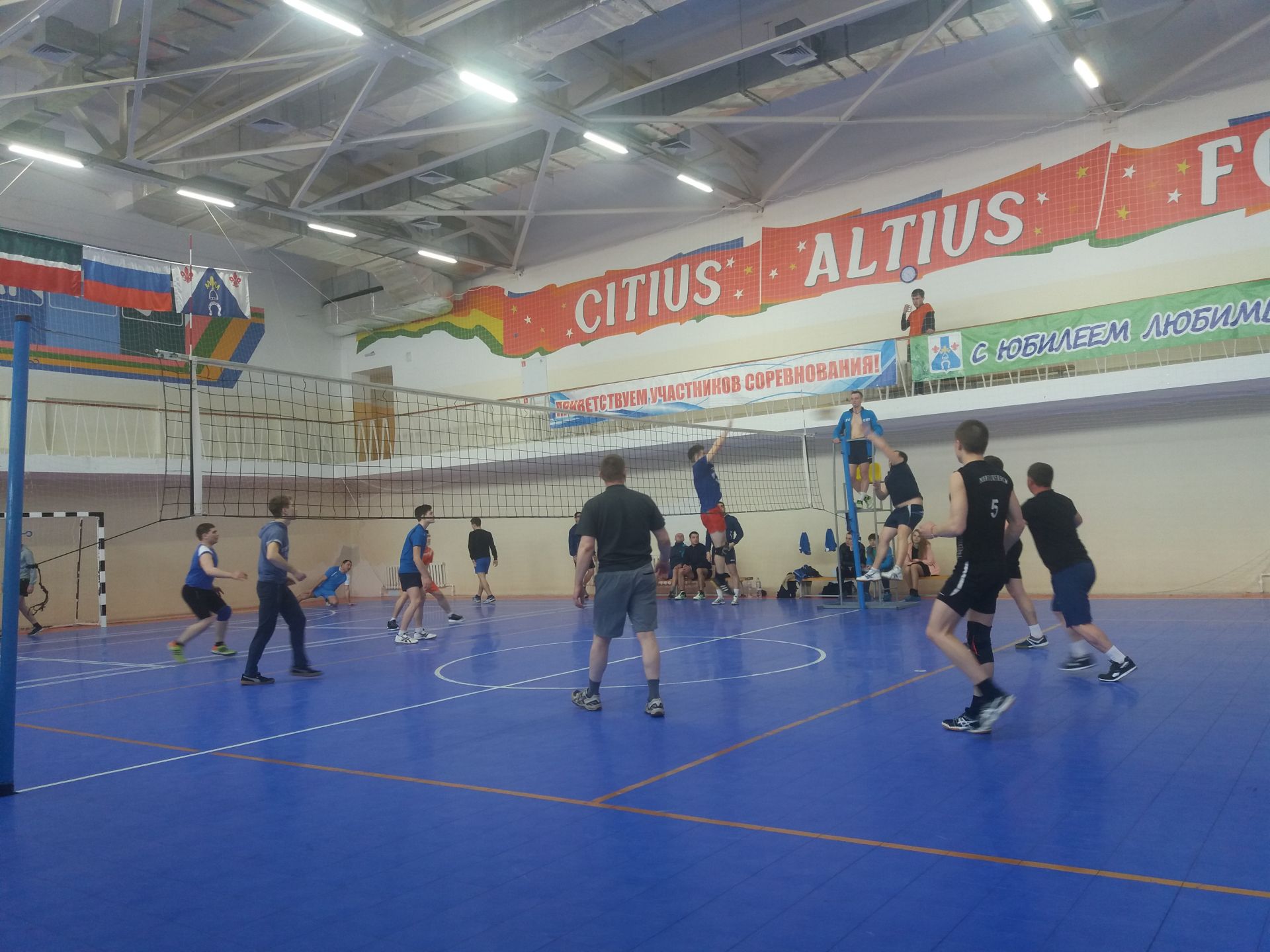В Менделеевске прошёл турнир по волейболу среди мужских команд