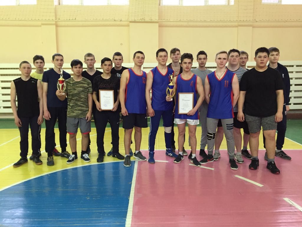 В Менделеевске сыграли в волейбол  учащиеся общеобразовательных школ