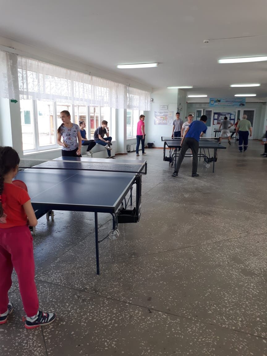 Менделеевские школьники приняли участие в соревнованиях по настольному теннису