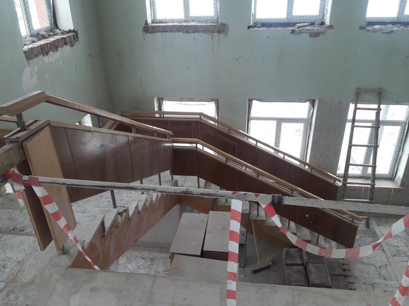 В Менделеевске полным ходом идёт капитальный ремонт молодежного центра «Яшьлек»