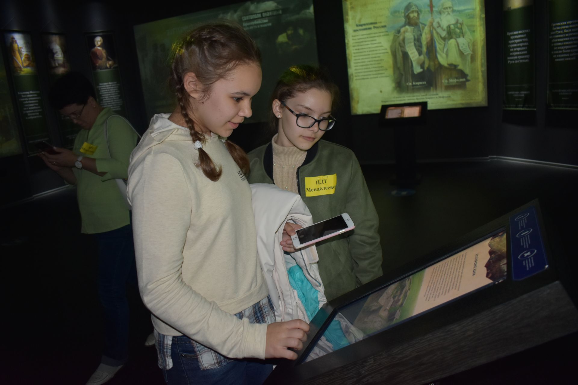 Менделеевские школьники посетили мультимедийный исторический парк «Россия – моя история»