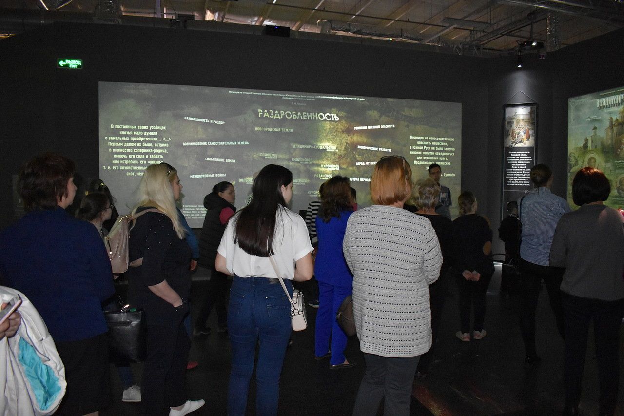 Менделеевские школьники посетили мультимедийный исторический парк «Россия – моя история»