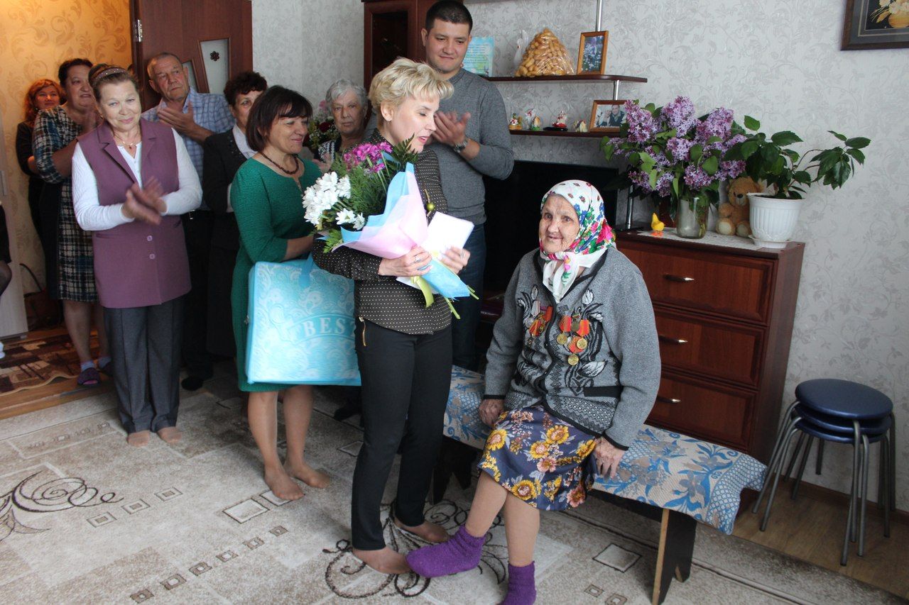 Менделеевчанка Марина Комарова отметила 90-летие