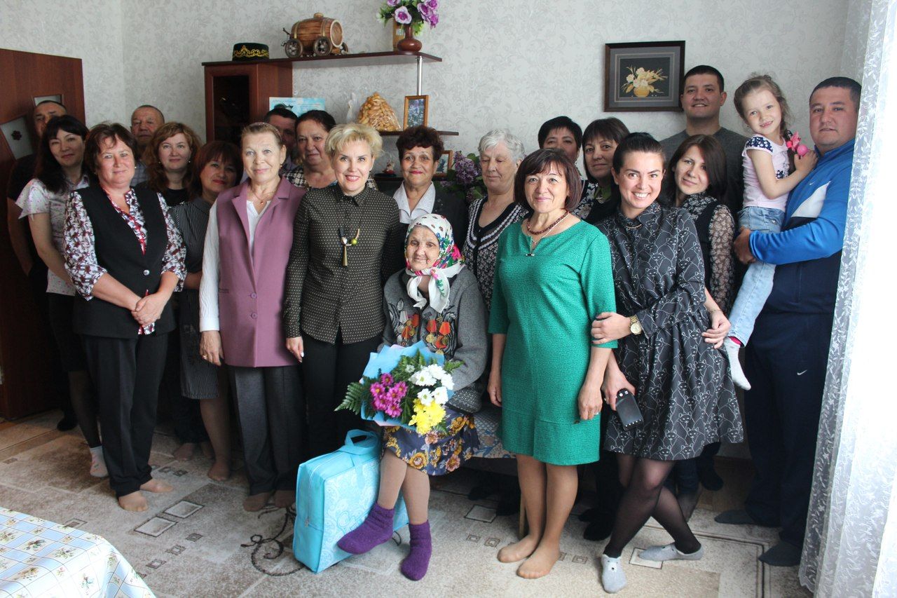 Менделеевчанка Марина Комарова отметила 90-летие