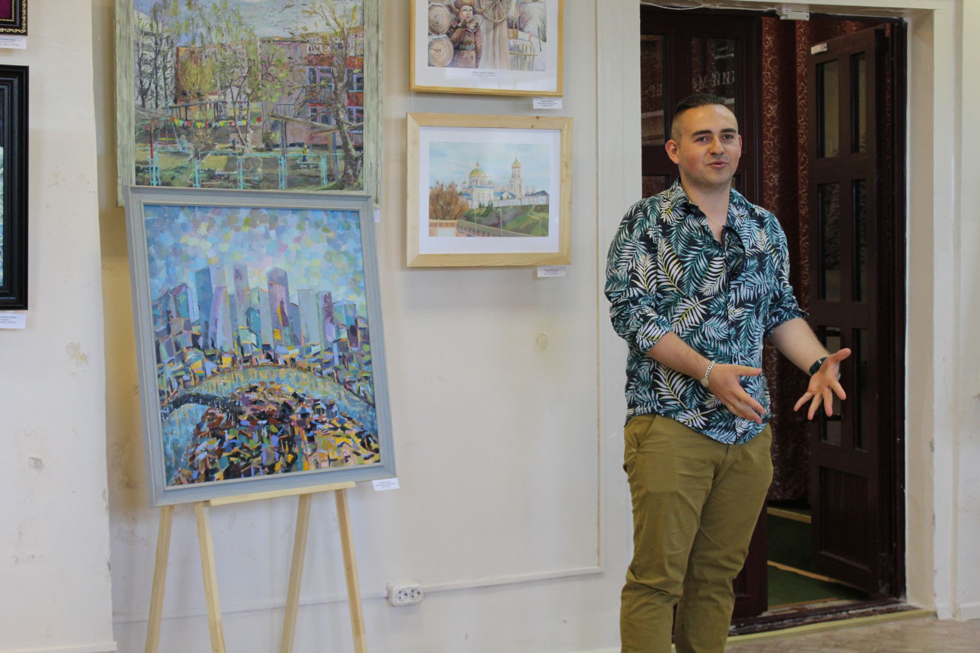 В Менделеевске открылась выставка молодых художников Закамья