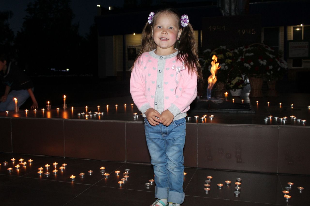 Менделеевцы зажгли свечи в память о погибших на войне