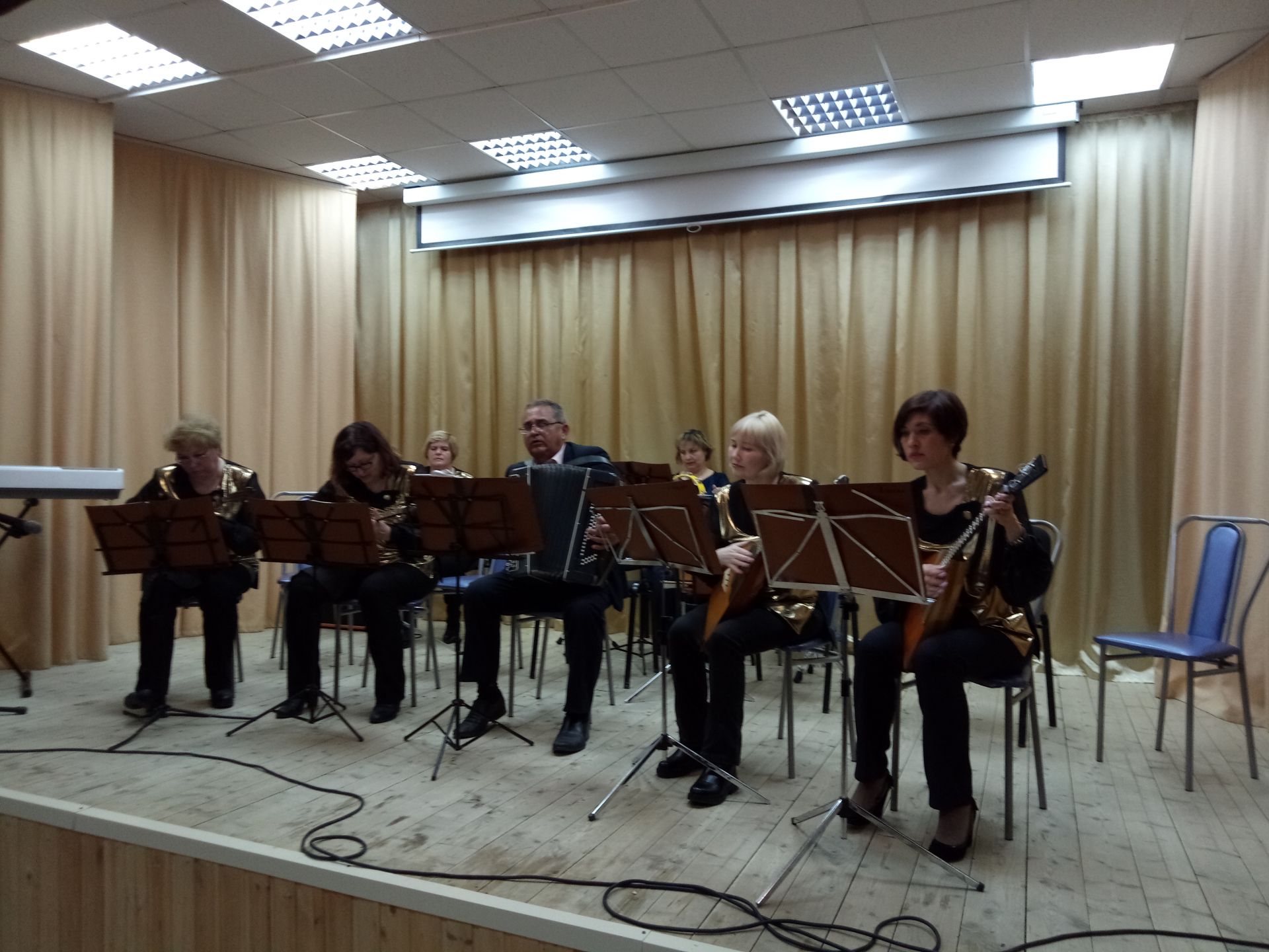 Творческий коллектив ДШИ выступил с концертом в Бизяках