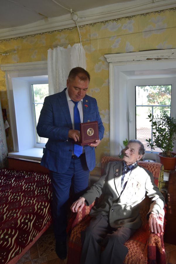 Менделеевским ветеранам войны вручили государственные награды
