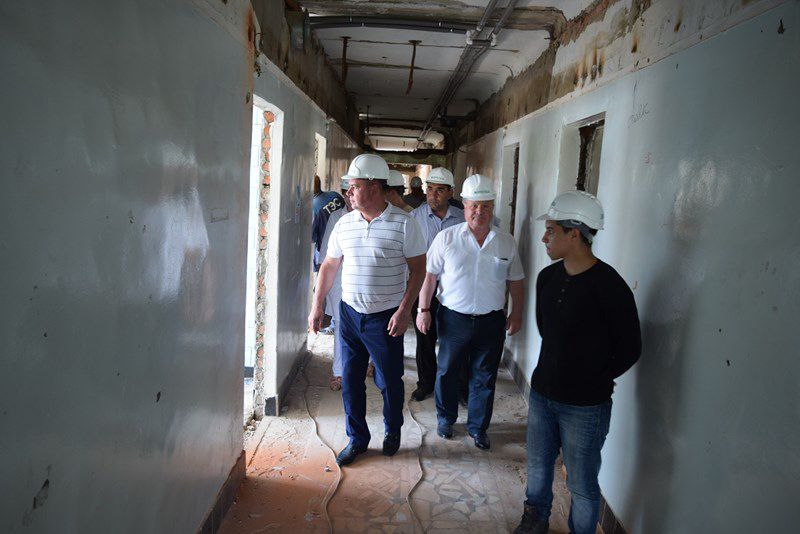 В здании поликлиники ЦРБ приступили к ремонту второго и третьего этажей