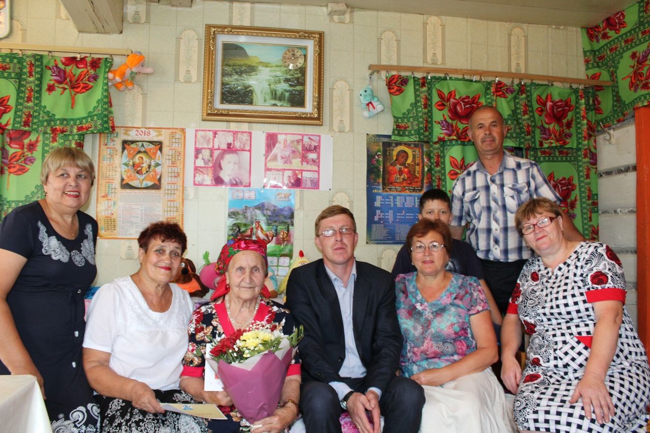 Жительница Менделеевского района Матрёна Ефремова отметила 90-летие