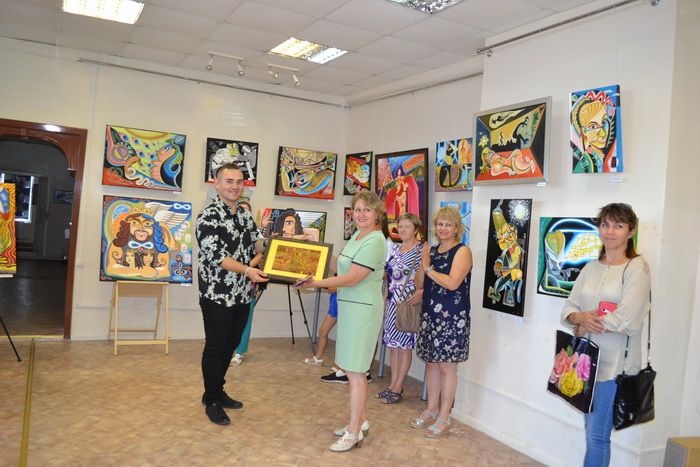 В Менделеевске открылась выставка  художника Кристиана Апостола