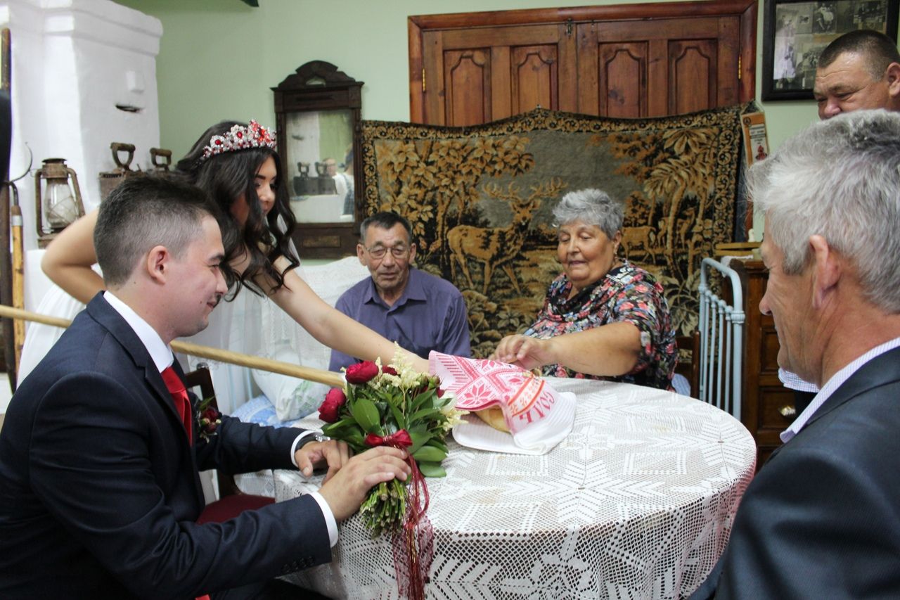 В Менделеевске прошла обрядовая свадьба