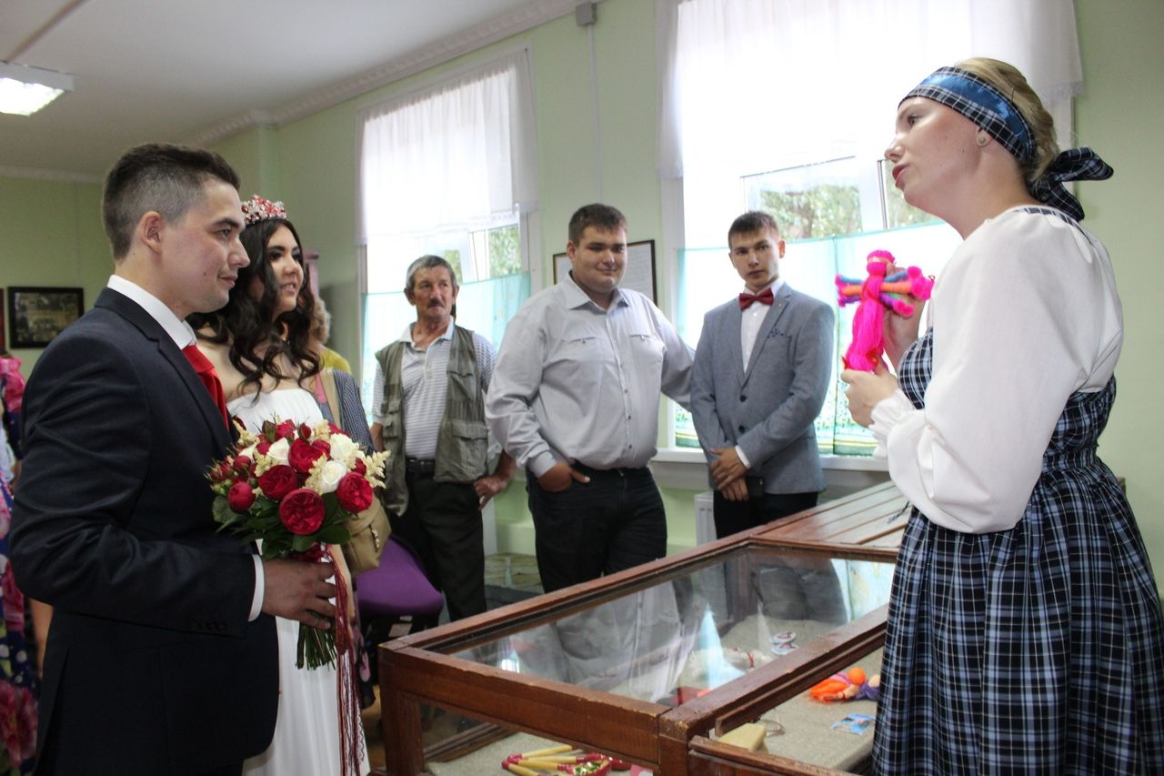 В Менделеевске прошла обрядовая свадьба