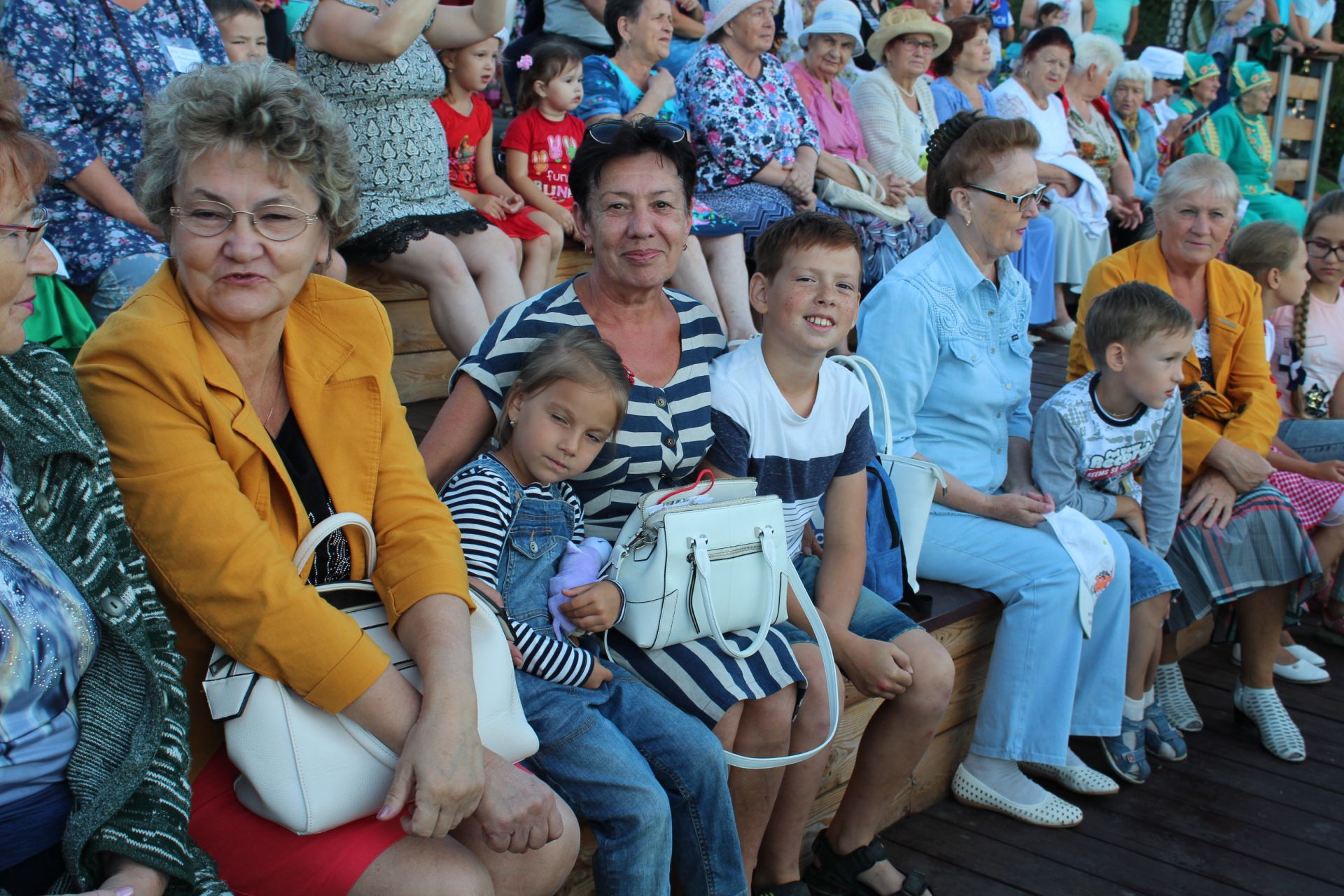 Сотни менделеевцеев закружились в Хороводе мира на «Ушковских островах»