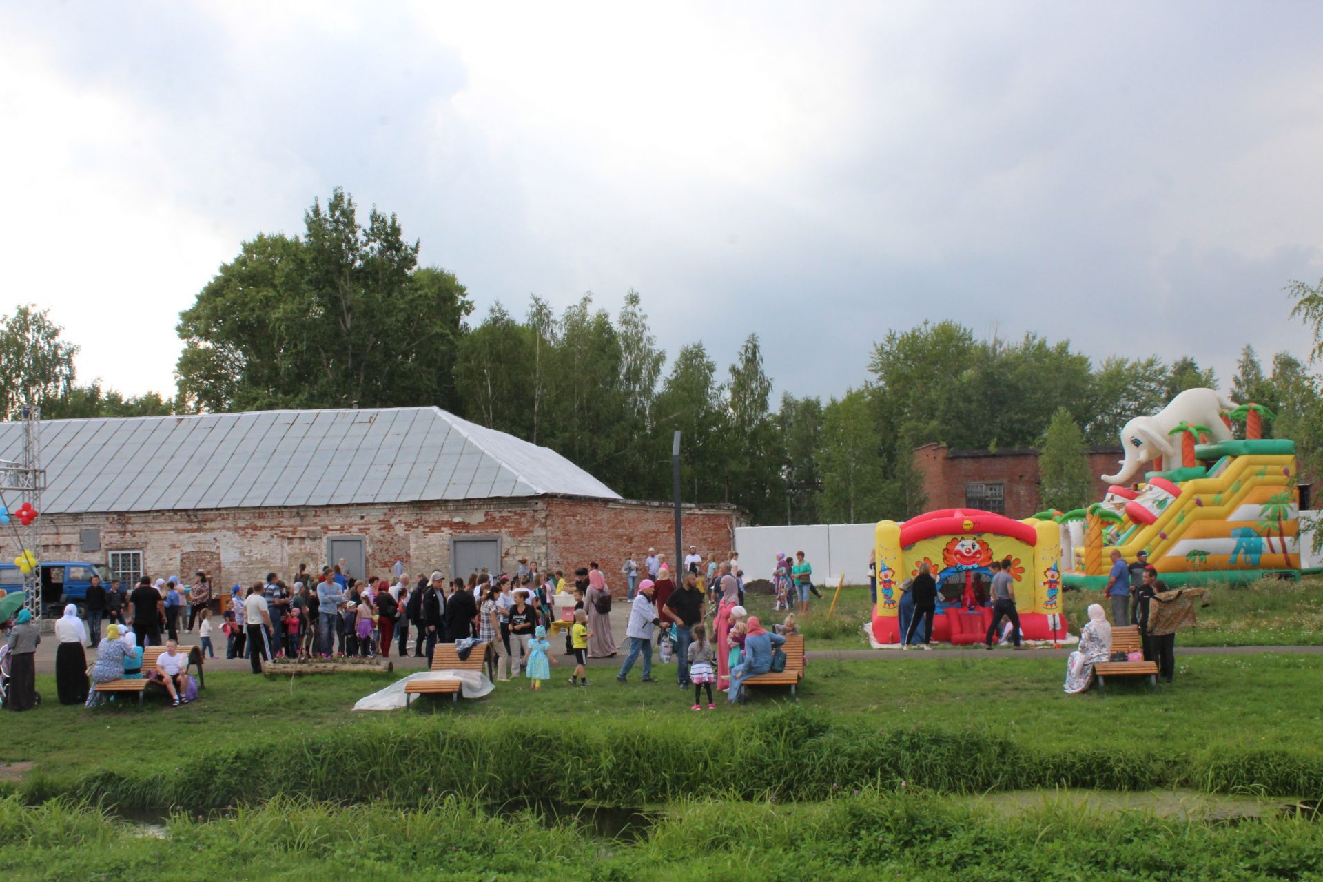 Курбан-байрам в Менделеевске: дождь, град, радуга и всеобщее веселье