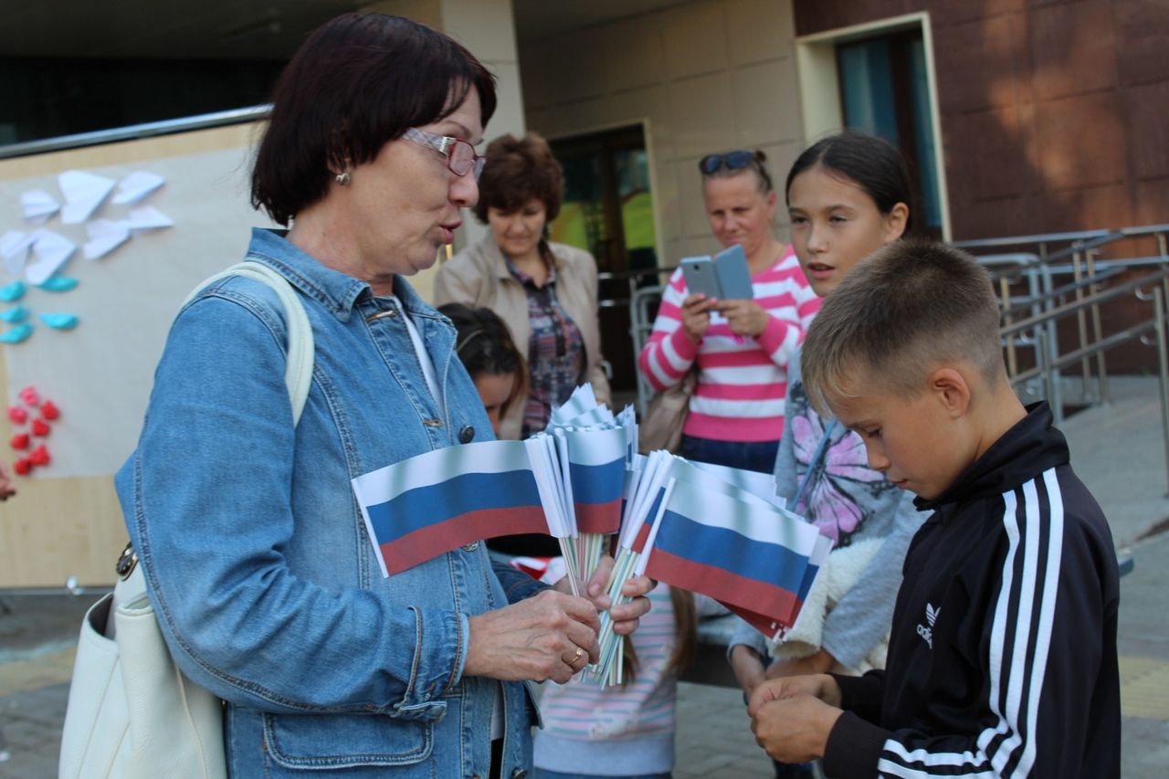 «Россию воспеваю сердцем» :как менделеевцы отметили День Государственного флага