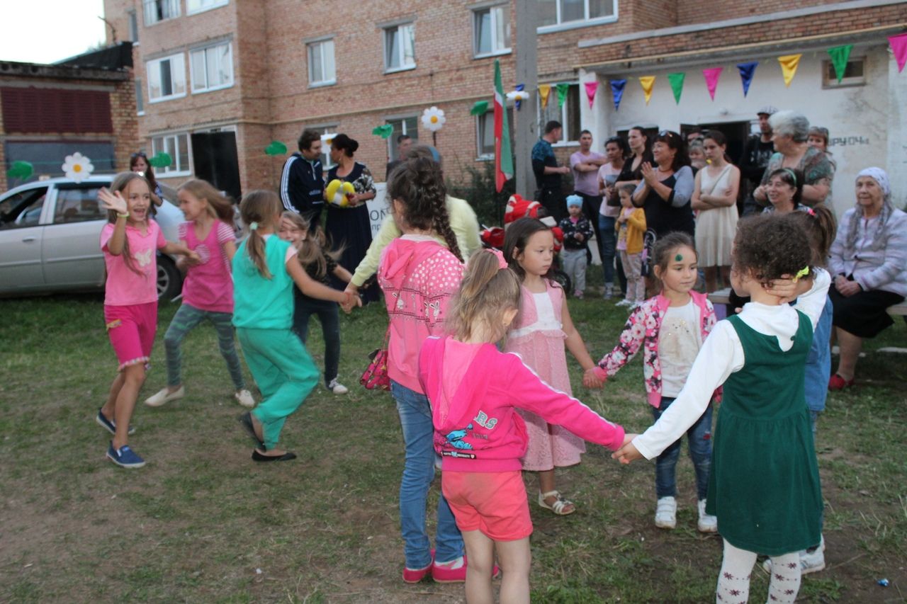 "Мой любимый, чистый двор": как жители Чоловского отметили праздник двора