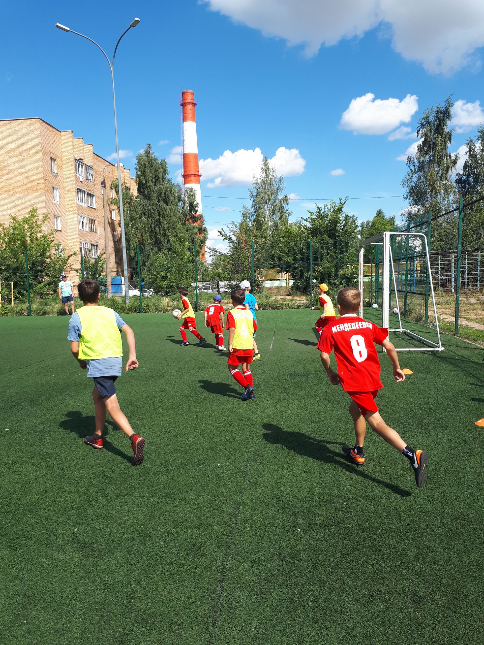 Юные менделеевцы участвовали в турнире по мини-футболу